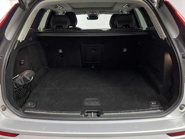Volvo XC60 T6 Recharge Core — photo 10