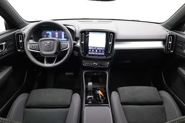 Volvo XC40 B4 Plus — photo 13
