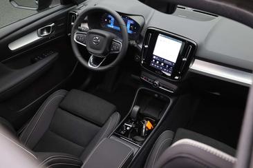 Volvo XC40 B4 Plus — photo 14