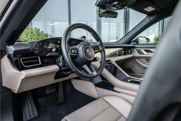 Porsche Taycan — photo 8