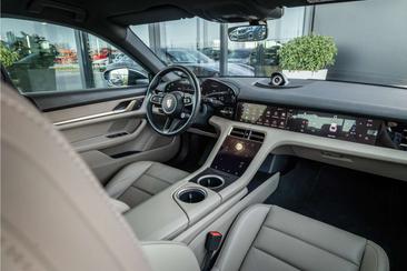 Porsche Taycan — photo 10