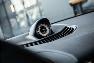 Porsche Taycan — photo 14
