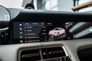 Porsche Taycan — photo 16