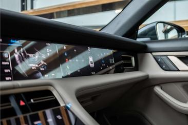 Porsche Taycan — photo 18