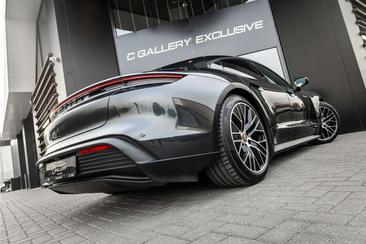 Porsche Taycan — photo 31