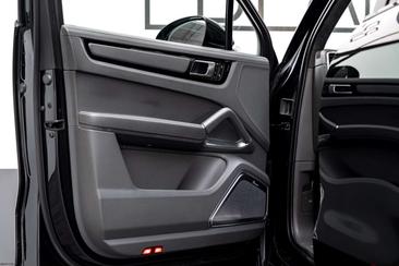 Porsche Cayenne III Turbo S E-Hybrid — photo 29