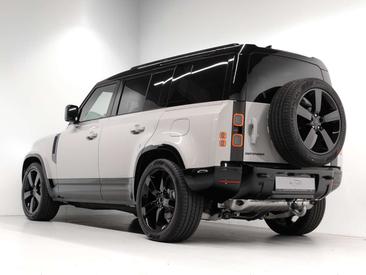 Land Rover Defender 110 Dynamic Edition 2.0 P300e — photo 3