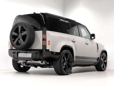 Land Rover Defender 110 Dynamic Edition 2.0 P300e — photo 4