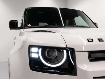 Land Rover Defender 110 Dynamic Edition 2.0 P300e — photo 10