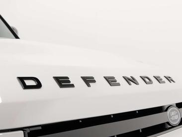 Land Rover Defender 110 Dynamic Edition 2.0 P300e — photo 11