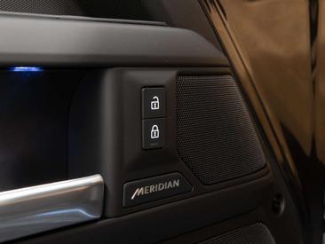 Land Rover Defender 110 Dynamic Edition 2.0 P300e — photo 15