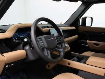 Land Rover Defender 110 Dynamic Edition 2.0 P300e — photo 16