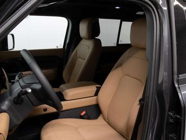 Land Rover Defender 110 Dynamic Edition 2.0 P300e — photo 18