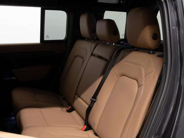 Land Rover Defender 110 Dynamic Edition 2.0 P300e — photo 19
