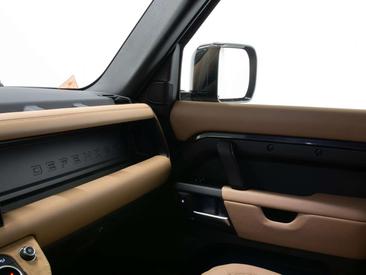 Land Rover Defender 110 Dynamic Edition 2.0 P300e — photo 24