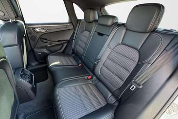 Porsche Macan T — photo 11