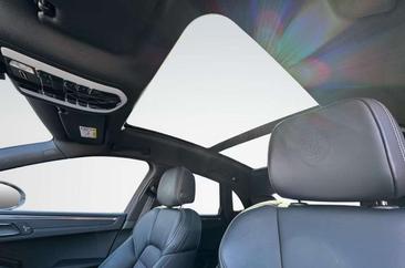 Porsche Macan T — photo 12