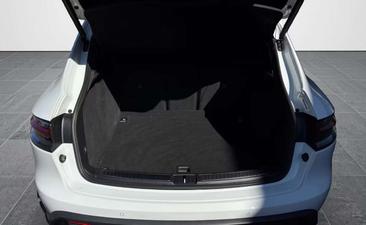 Porsche Macan T — photo 20