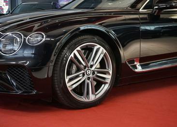 Bentley Continental GT V8 — photo 4