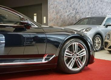 Bentley Continental GT V8 — photo 10