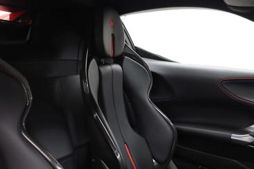 Ferrari SF90 Stradale — photo 30