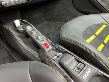 Ferrari F8 Spider — photo 15