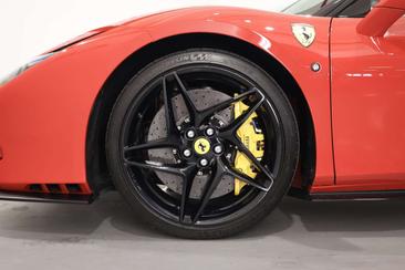 Ferrari F8 Tributo — photo 6