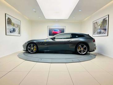 Ferrari GTC4Lusso — photo 2