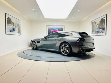 Ferrari GTC4Lusso — photo 6