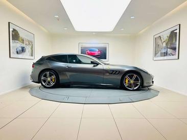 Ferrari GTC4Lusso — photo 8
