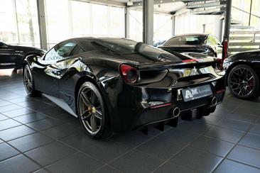 Ferrari 488 — photo 2