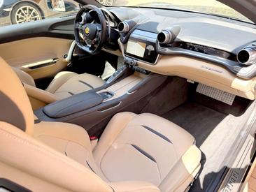 Ferrari GTC4Lusso — photo 9