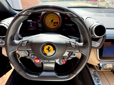 Ferrari GTC4Lusso — photo 14