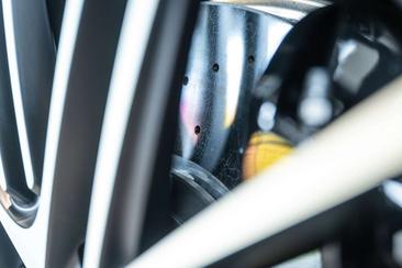 Aston Martin DB12 4.0 V8 — photo 20