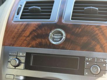 Aston Martin DB9 Coupe 5.9i — photo 12