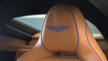 Aston Martin Vantage 4.0 V8 — photo 11