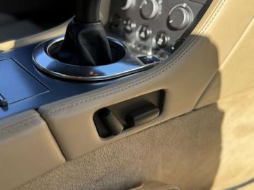 Aston Martin DB9 Coupe 5.9i — photo 22