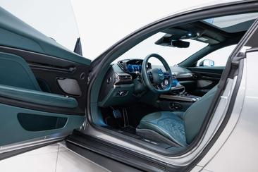 Aston Martin Vanquish Coupé Full Options — photo 9
