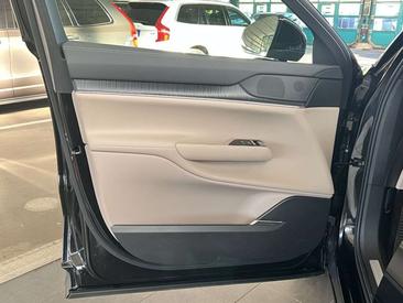 Volvo EX90 Single Motor Core — photo 16