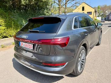 Audi E-tron Advanced 55 — photo 8