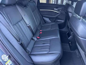 Audi E-tron Advanced 55 — photo 11