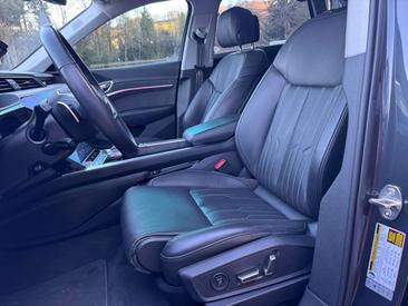 Audi E-tron Advanced 55 — photo 12