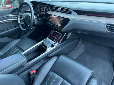 Audi E-tron Advanced 55 — photo 15