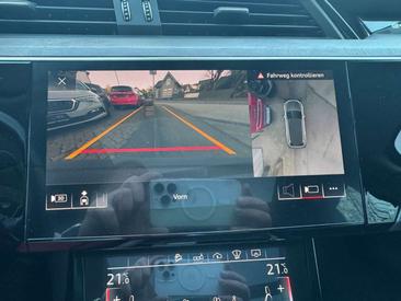 Audi E-tron Advanced 55 — photo 18