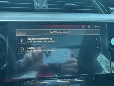 Audi E-tron Advanced 55 — photo 20