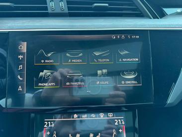 Audi E-tron Advanced 55 — photo 22