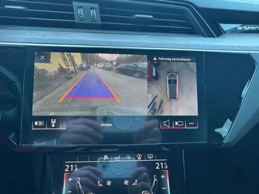 Audi E-tron Advanced 55 — photo 24
