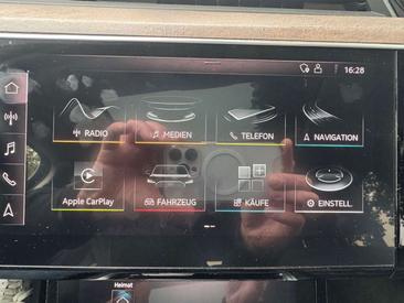 Audi E-tron Advanced 55 — photo 28