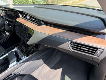 Audi E-tron Advanced 55 — photo 47