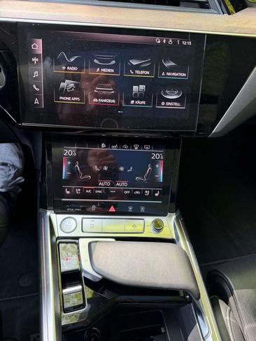 Audi E-tron Advanced 55 — photo 48